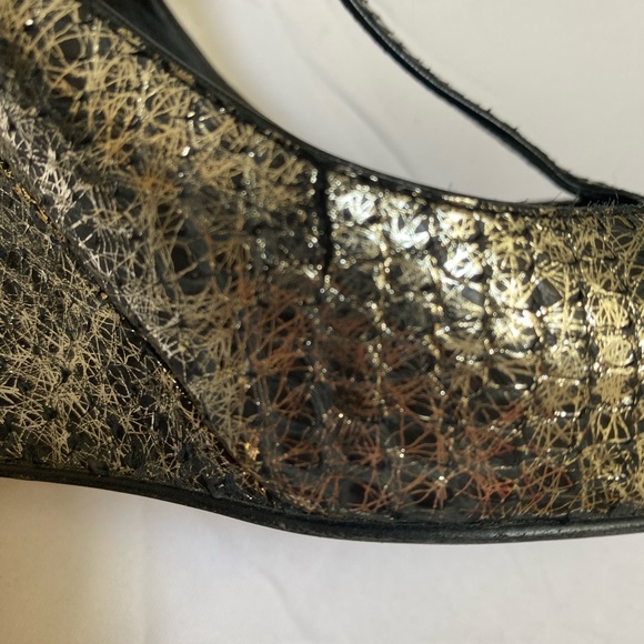 Vintage CHANEL maryjane wedges. In metallic silver exotic python Jeweled CC logo - Picture 10 of 12